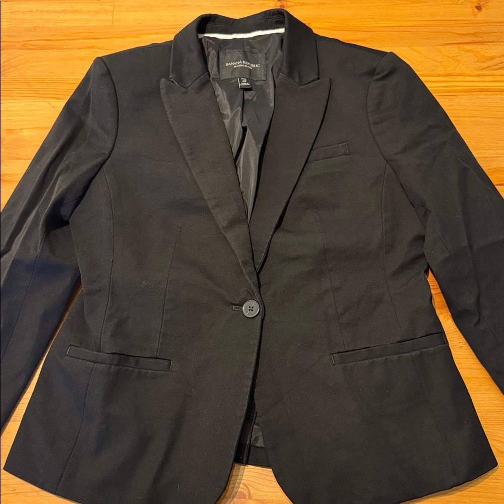 Banana Republic black classic blazer, size 4 petite